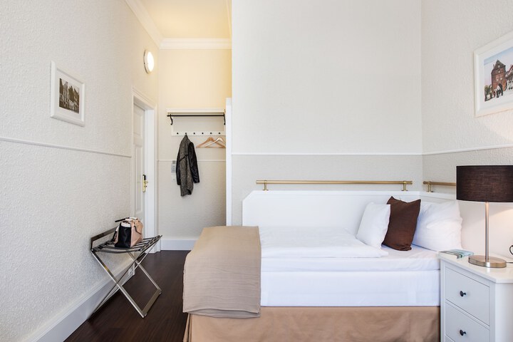 Room 13 of 69