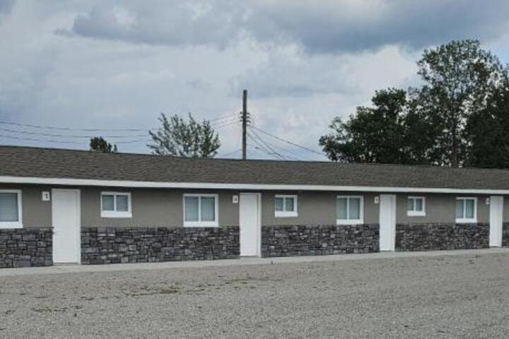 Exterior of Sunrise Inn LLC