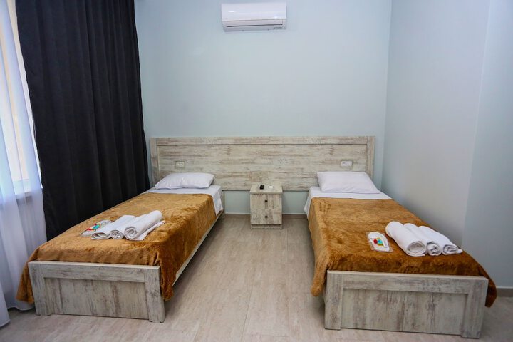 Room 17 of 34