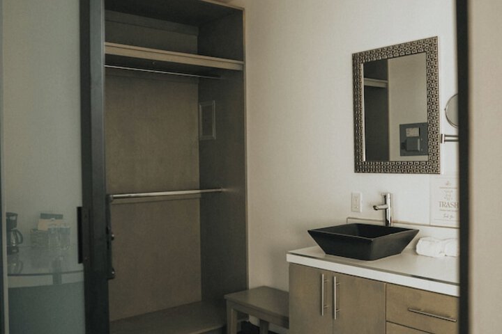 Room 47 of 146