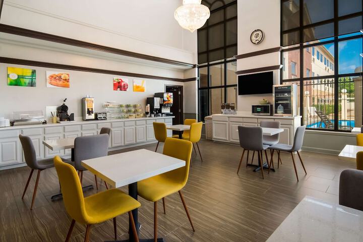 Breakfast area