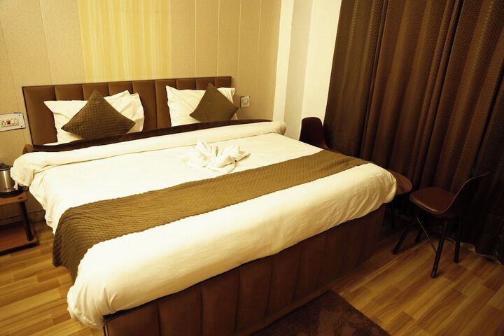 Room 4 of 27