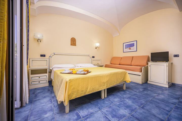 Room 8 of 38