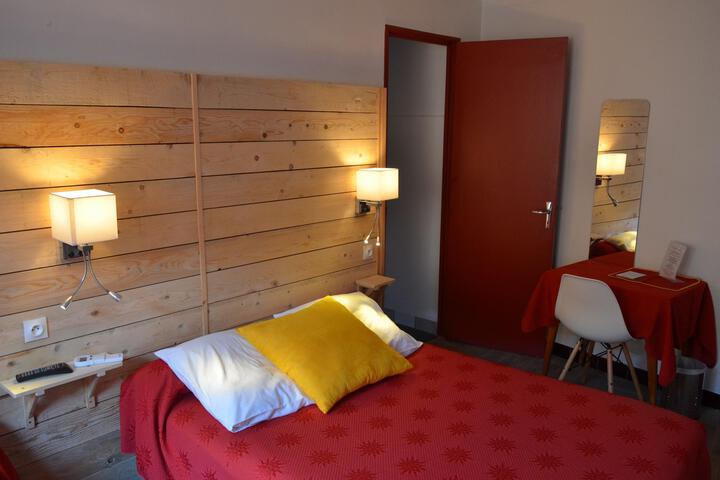 Room 7 of 28