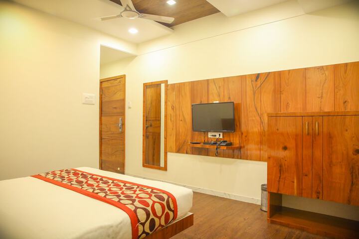 Room 11 of 33