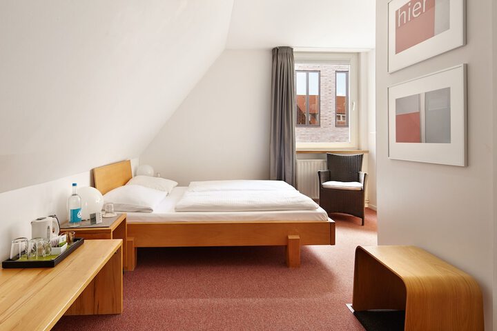 Room 8 of 47