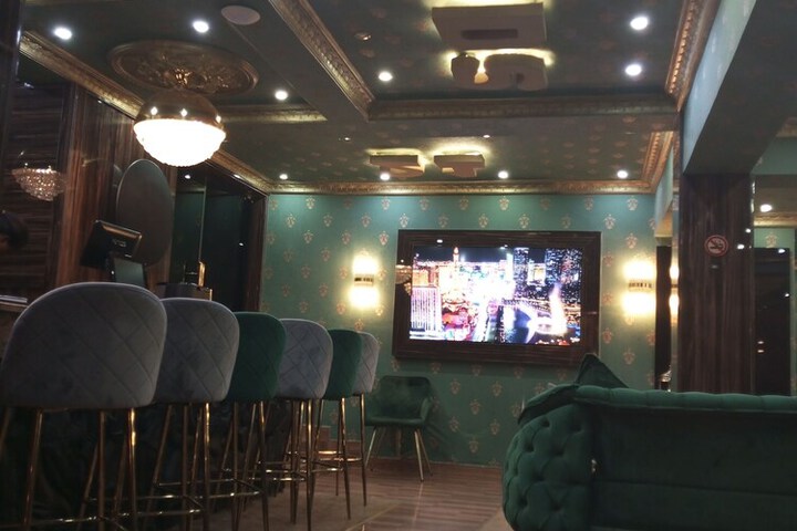 Lounge 62 of 77