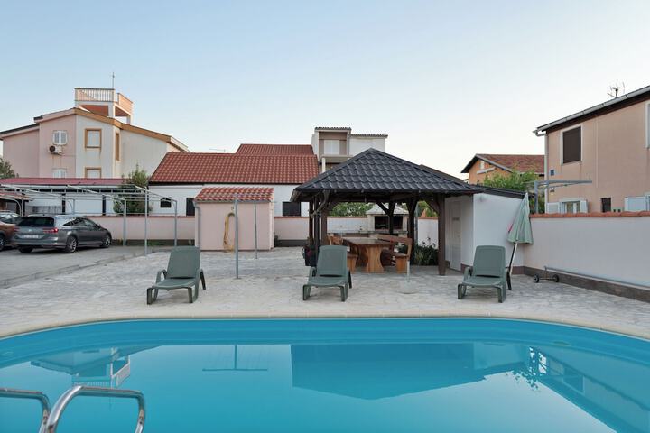 Pool 62 of 88