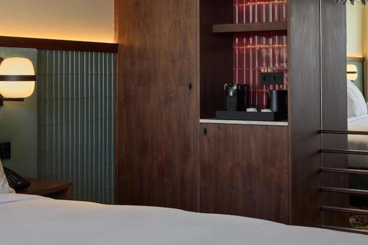 Room 25 of 121