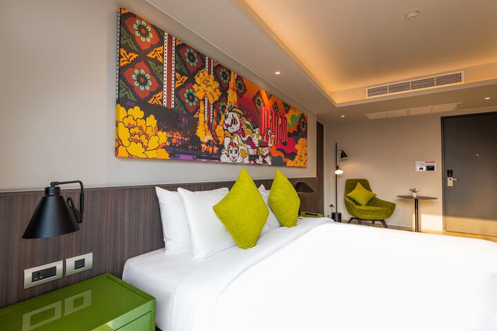 Room 35 of 190