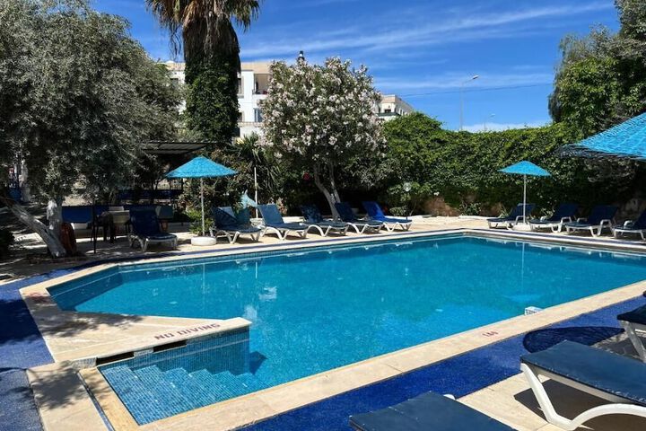 Pools & Facilities