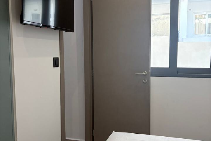 Room 5 of 25