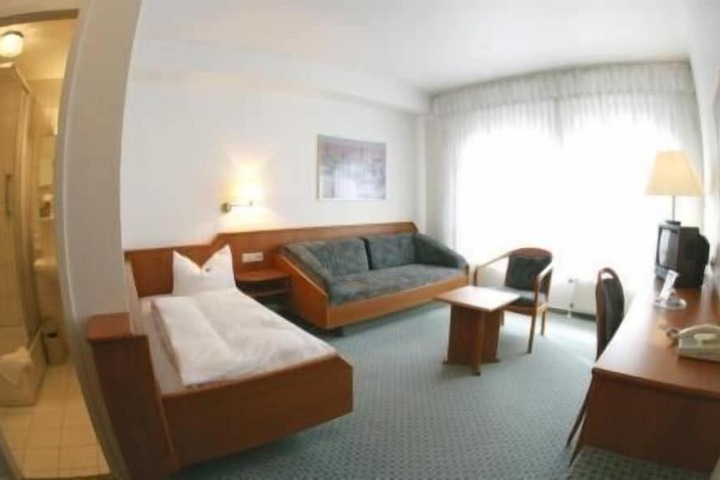 Room 47 of 81