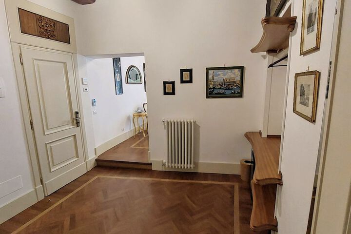 Room 17 of 43