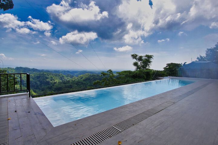 Pool 14 of 17