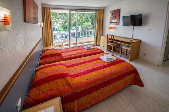 Room 5 of 62