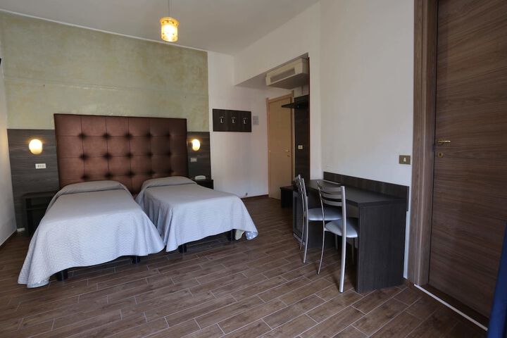 Room 4 of 34