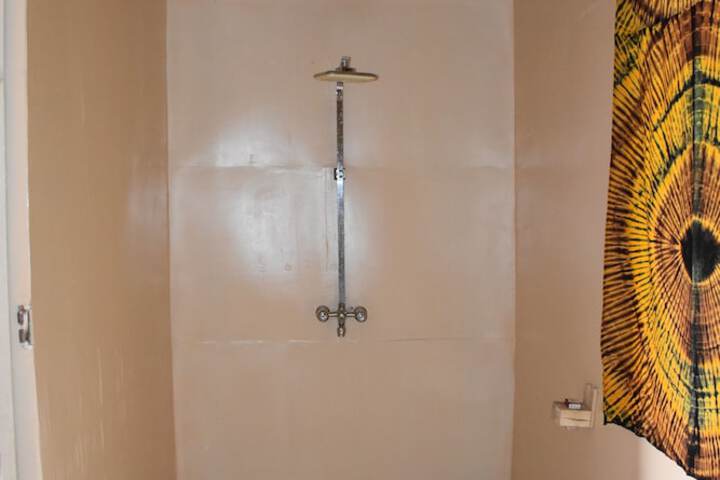 Room 32 of 48
