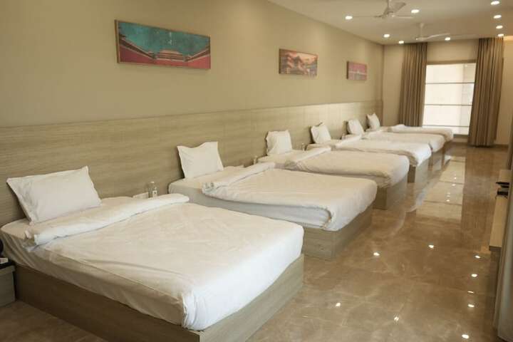 Room 6 of 60