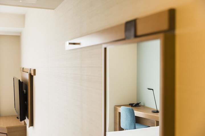 Room 17 of 27