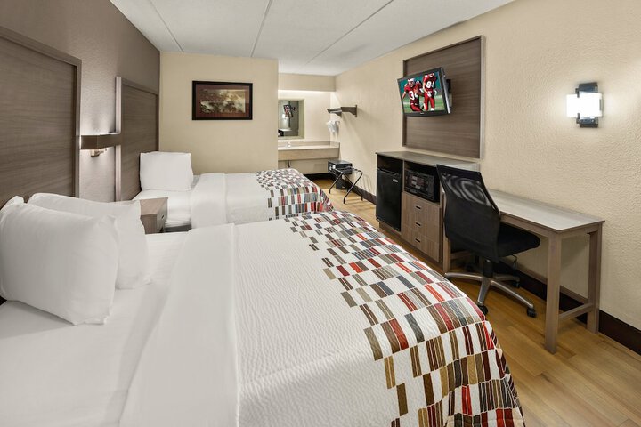 Standard Double Bed Accessible (8 of 13)