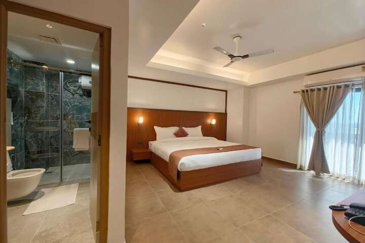 Room 10 of 13