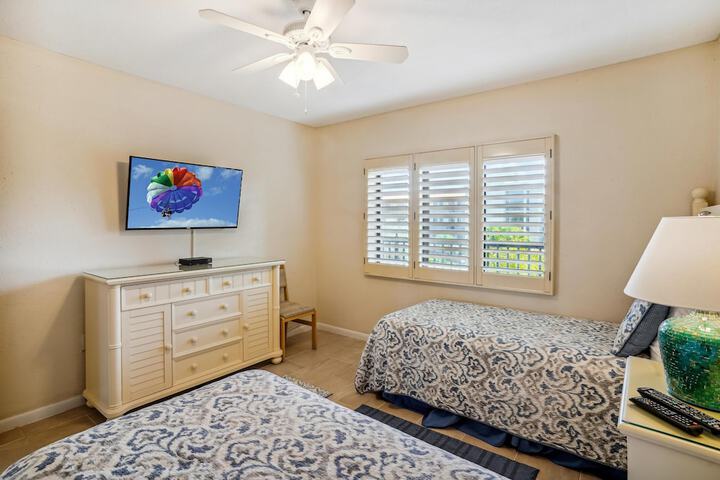 Room 3 of 91