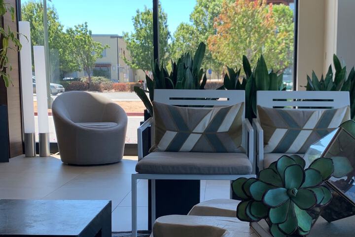 Lobby lounge