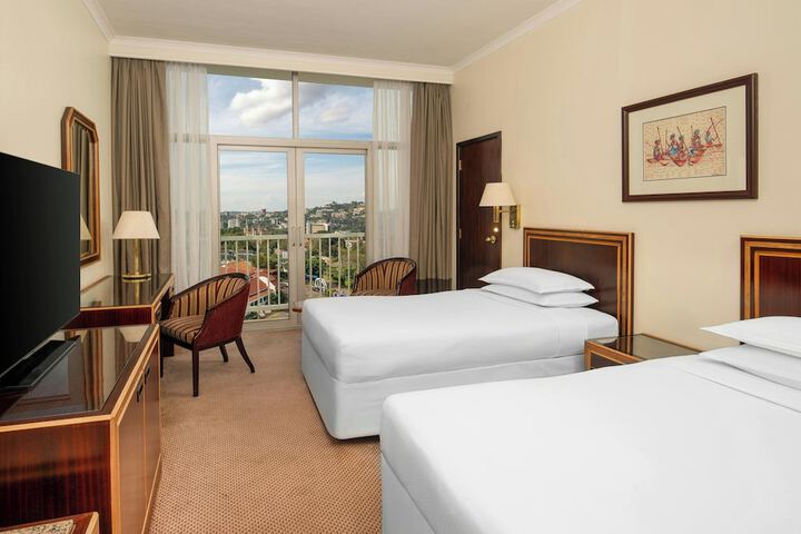 Room 28 of 146