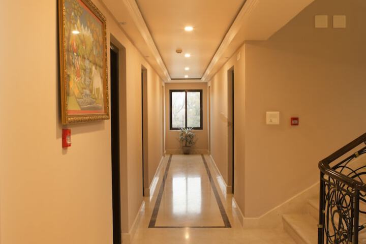Ballroom/Hall 33 of 39