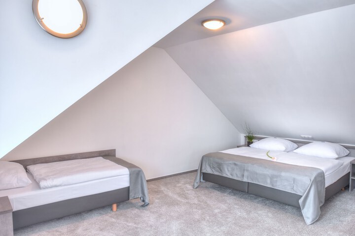 Room 5 of 42