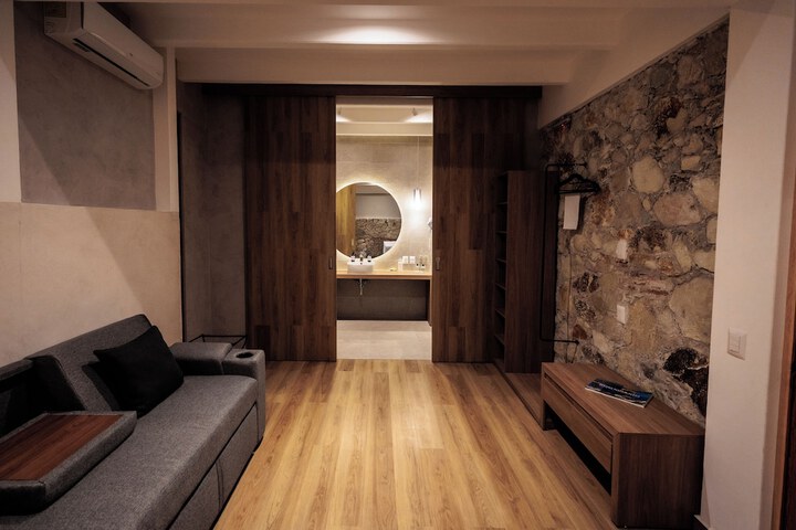 Room 18 of 73