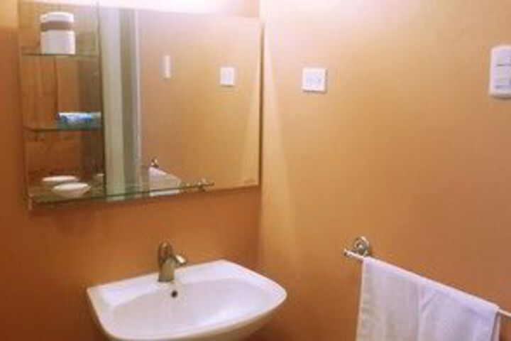 Room 4 of 17
