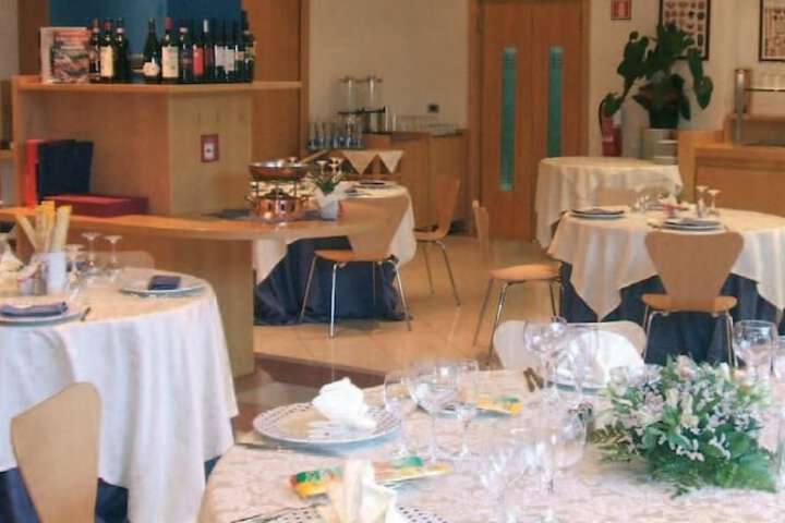 Ballroom/Hall 45 of 68
