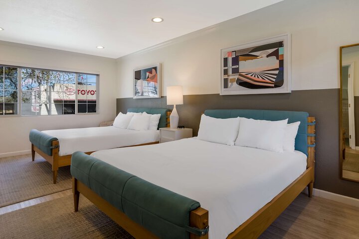 Accessible Queen Bed (12 of 18)