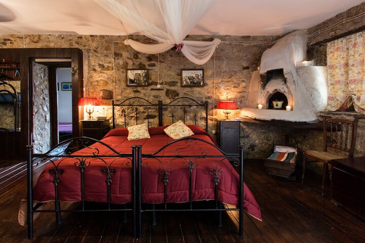 Room 4 of 52