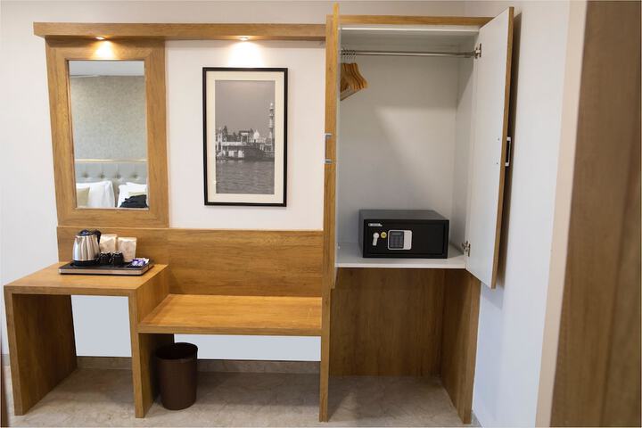 Room 10 of 17