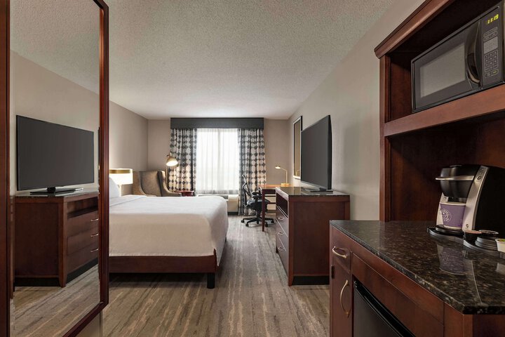 1 King Bed (7 of 22)