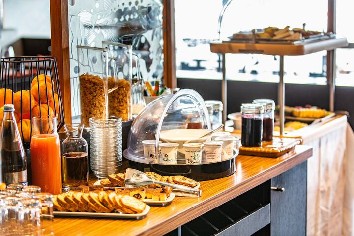 Breakfast/Coffee Service 49 of 62