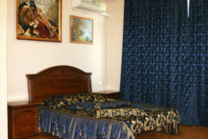 Room 9 of 26