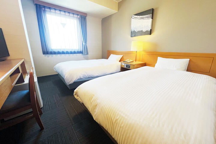 Room 8 of 27