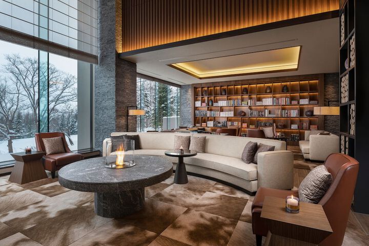 Lounge 43 of 47