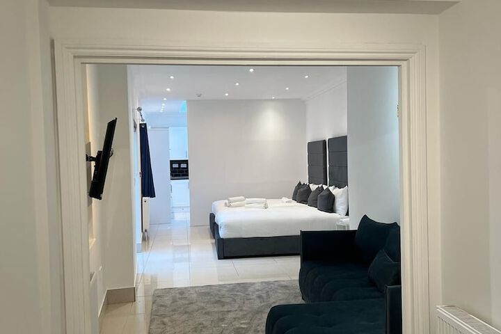 Room 35 of 146