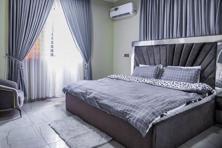 Room 3 of 6