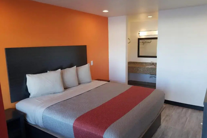 Exterior of Budget Motel of USA