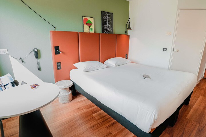 Room 37 of 127