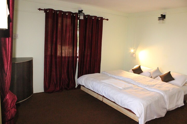Room 6 of 32