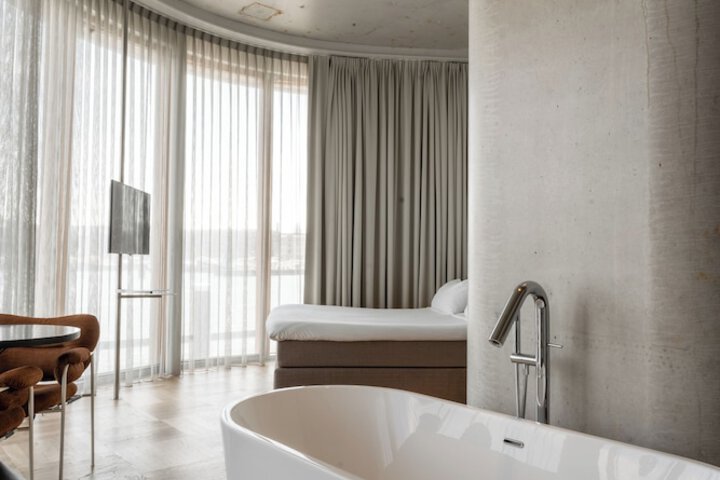 Room 48 of 115