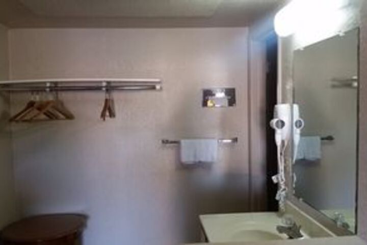 Room 4 of 13