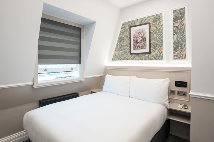 Room 8 of 24
